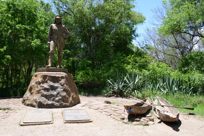Livingston Monument